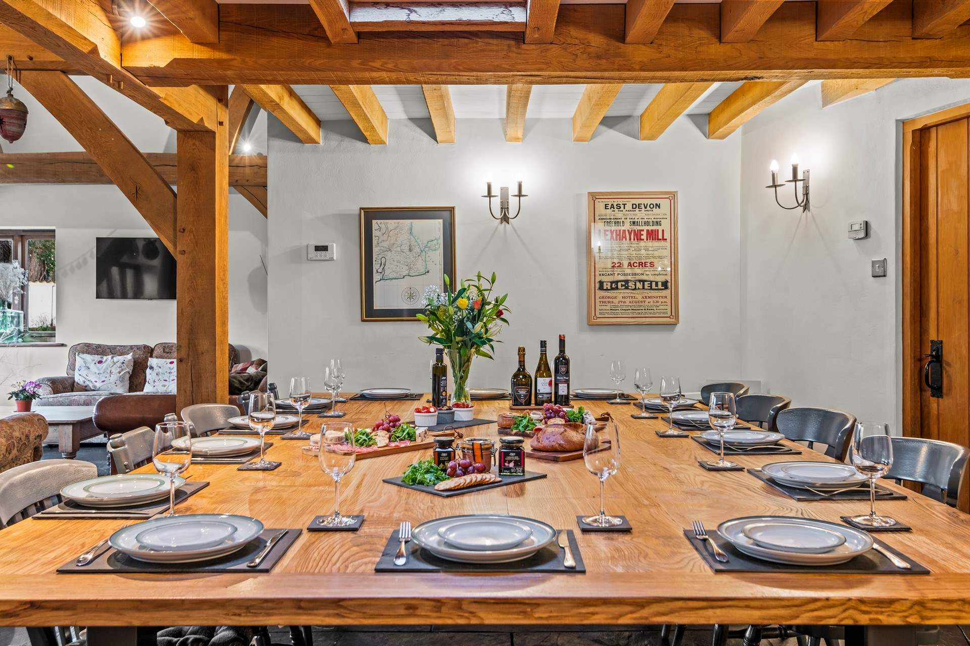 What a magnificent banqueting table.