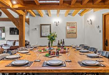 What a magnificent banqueting table.