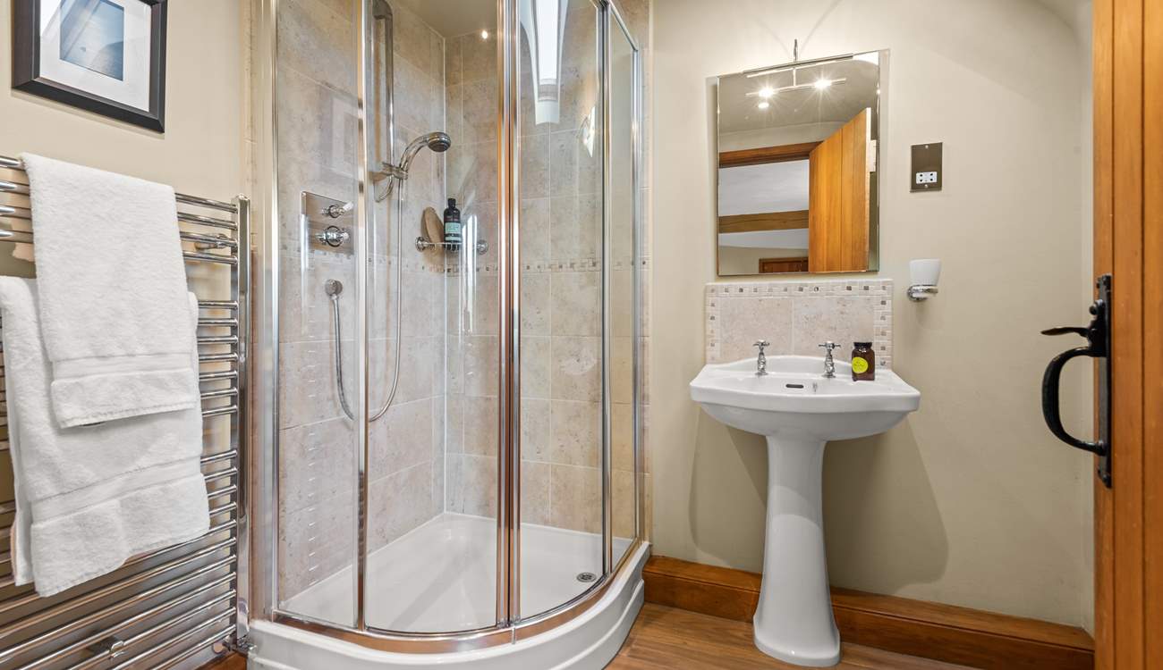 The en suite to bedroom 4.