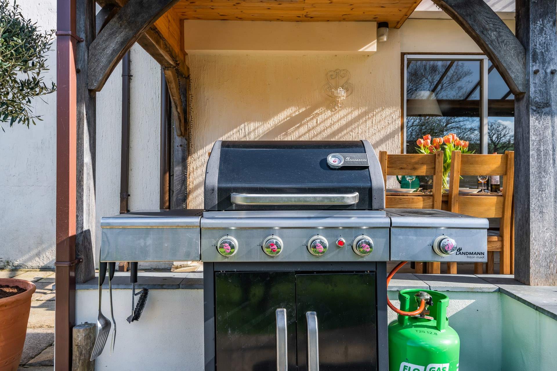 Barbecuing has never been so enjoyable in this beautiful spot.