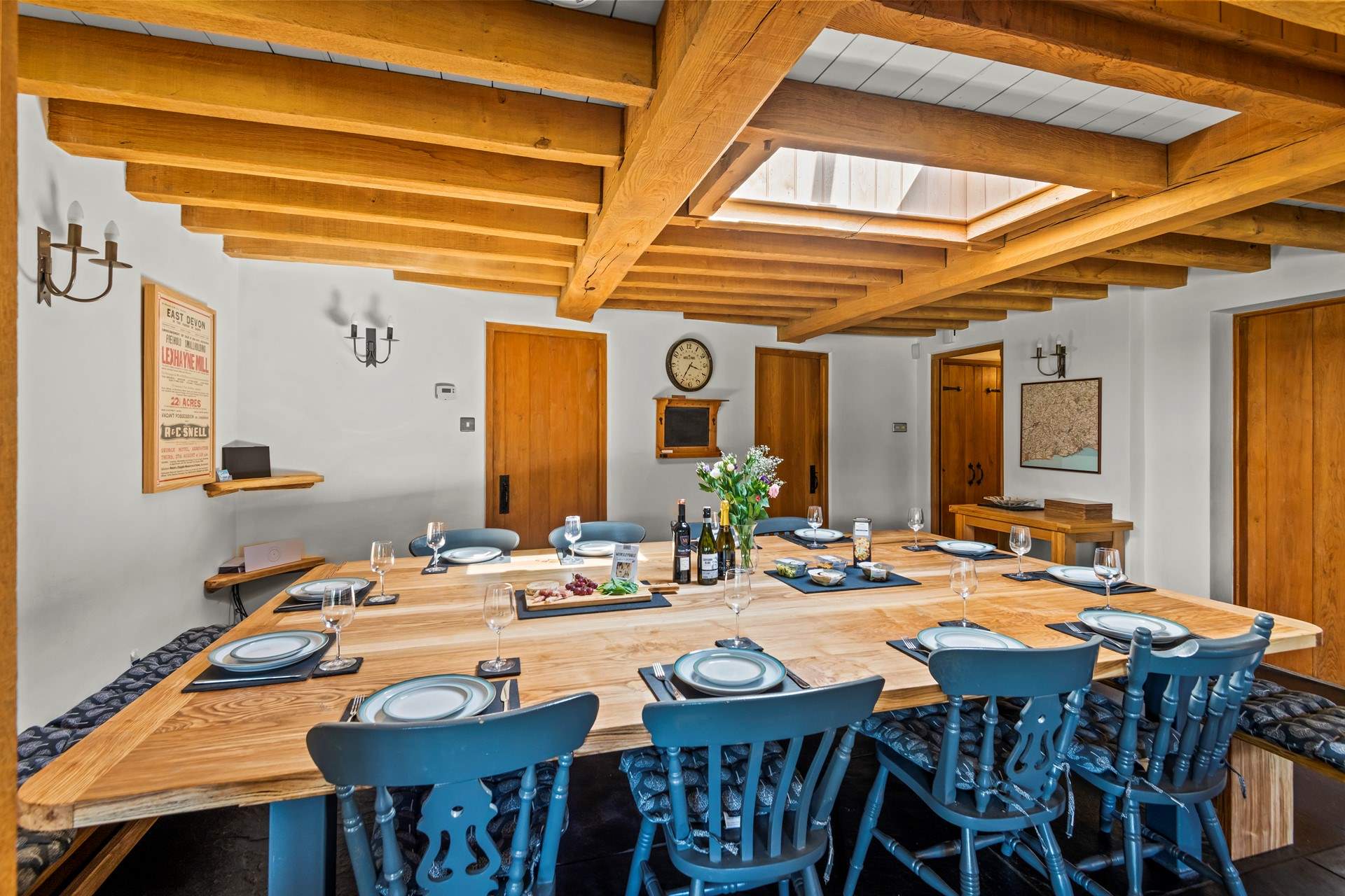 What a magnificent banqueting table.