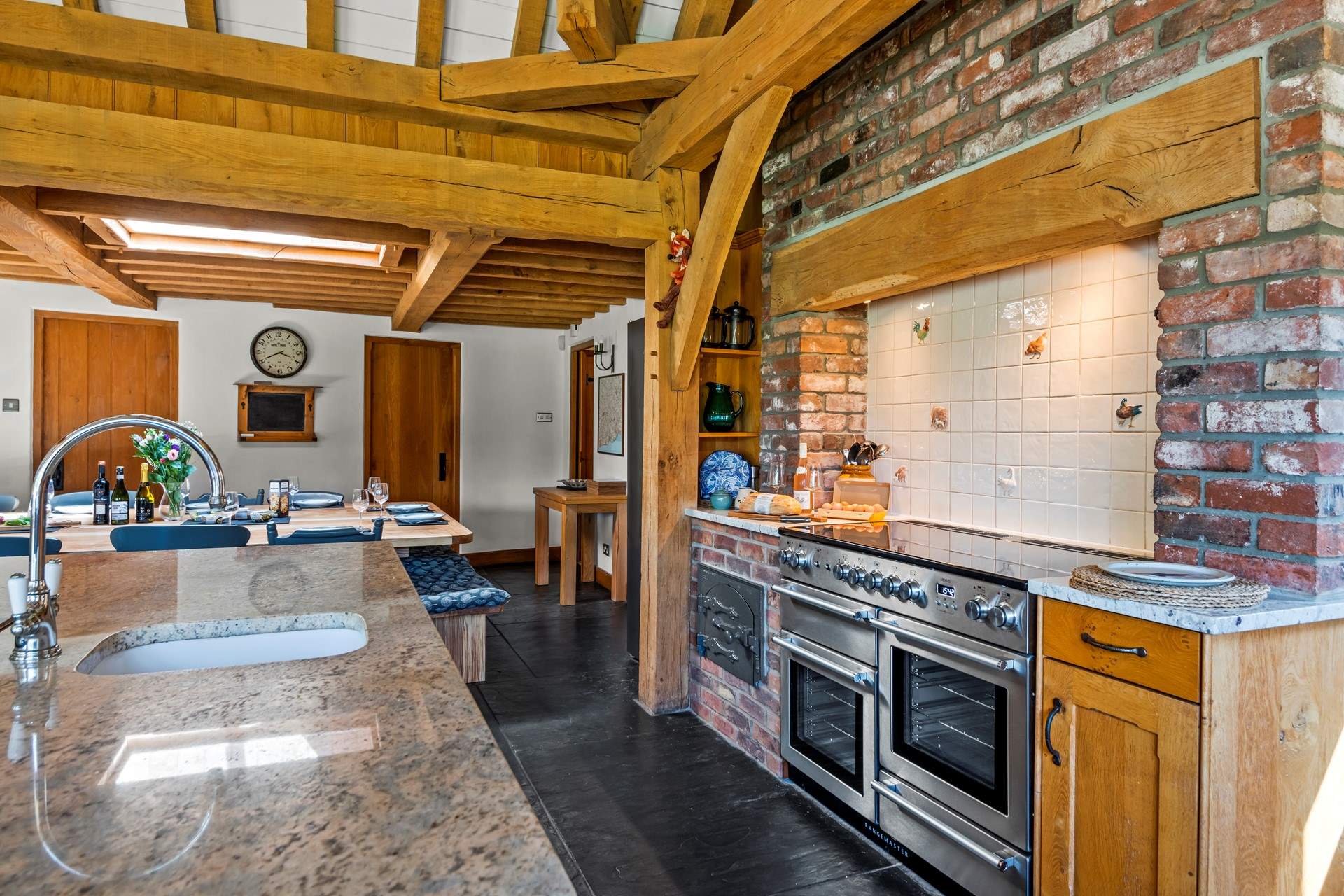 The workspace is endless - chefs will enjoy cooking up any feast this fabulous kitchen.
