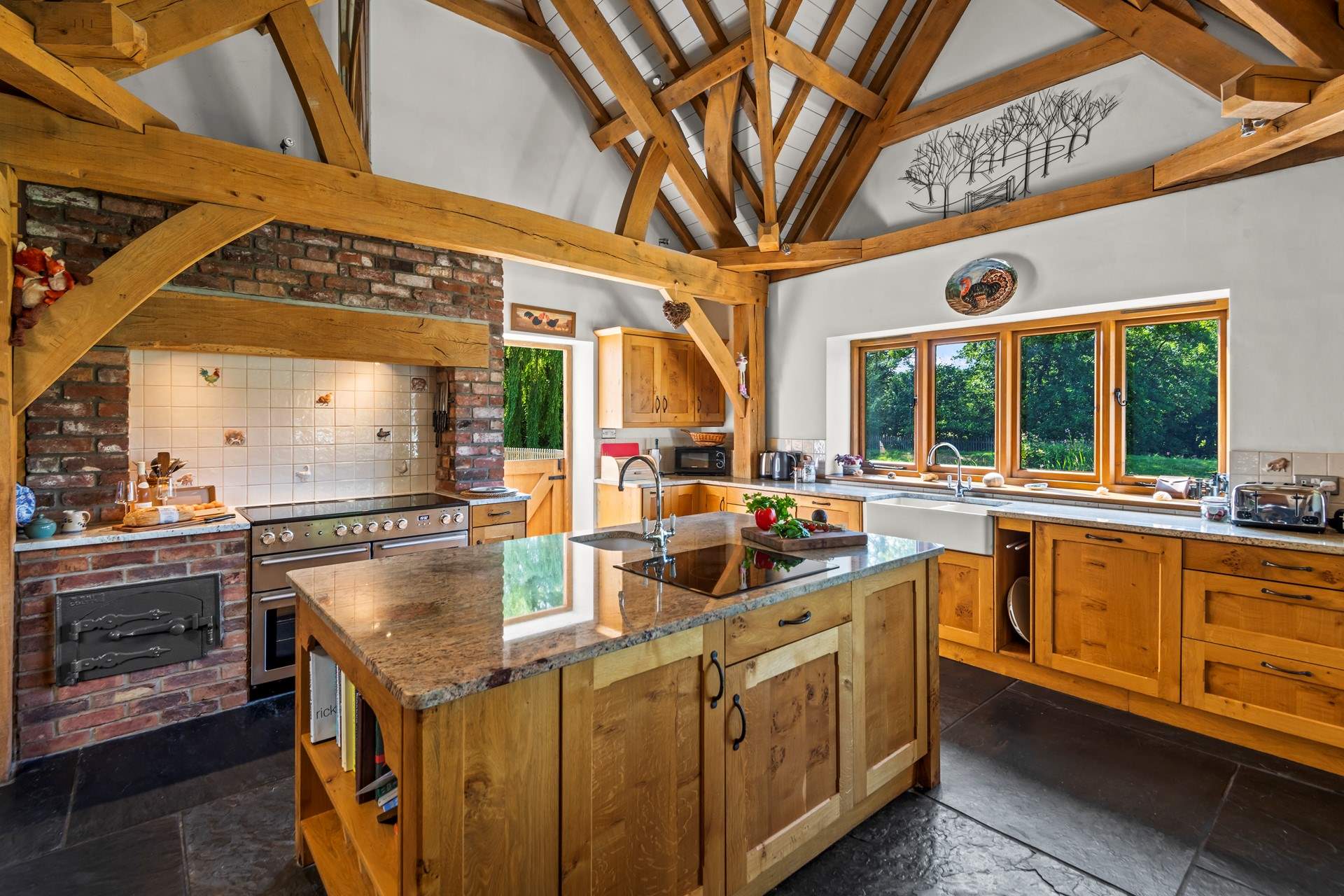 The traditional style kitchen will prove a real pleasure to whip up any feast. 