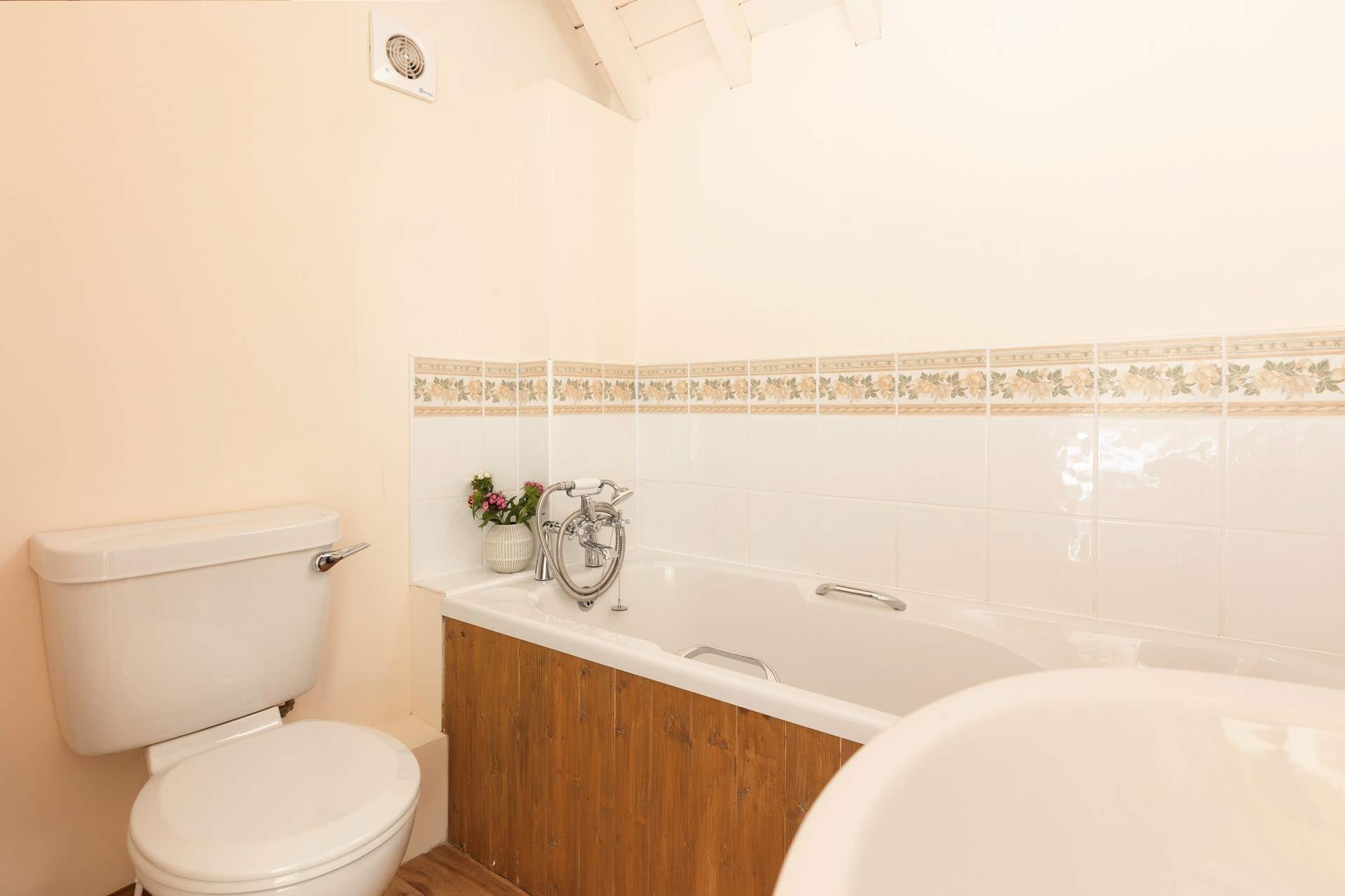 It benefits from an en suite bathroom