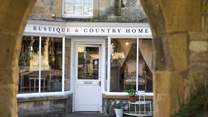 The bustling marketing town of Stow-on-the Wold is surrounded by beautiful town houses, independent shops, antiques centres, cosy cafes and inns all built in the mellow local stone.