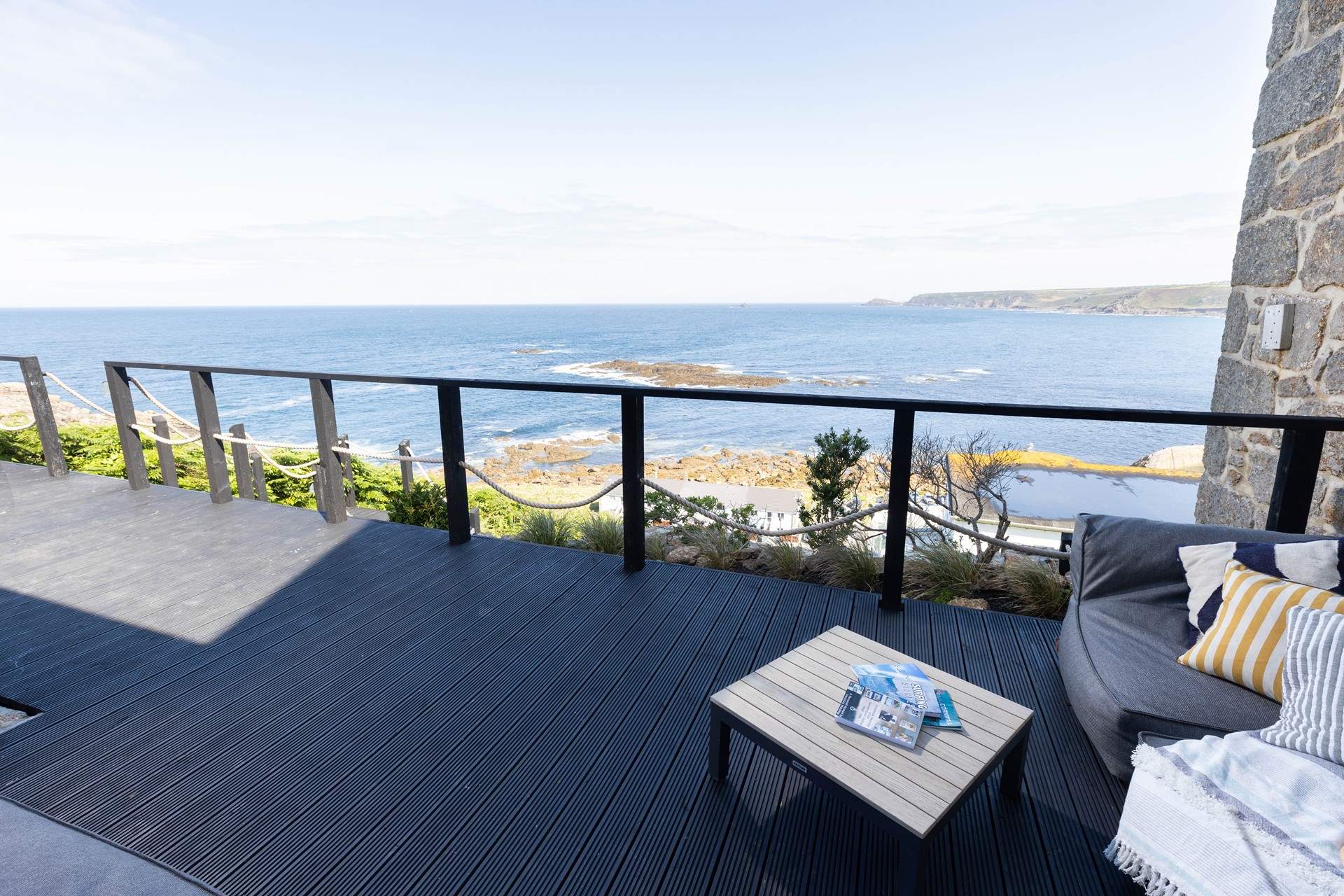 Picture perfect, welcome to The Lookout, a cosy retreat for two!