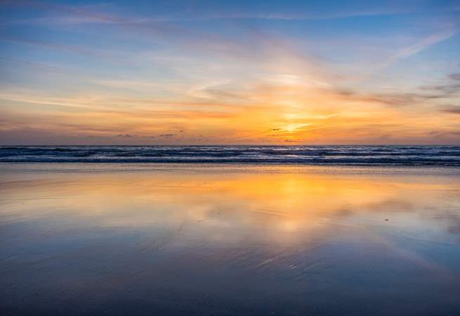 You will see amazing sunsets from The Lookout.