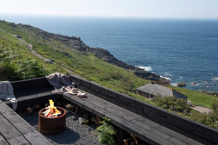 The Lookout is a 1 bedroom, dog friendly cottage with sea views in Sennen, Cornwall.