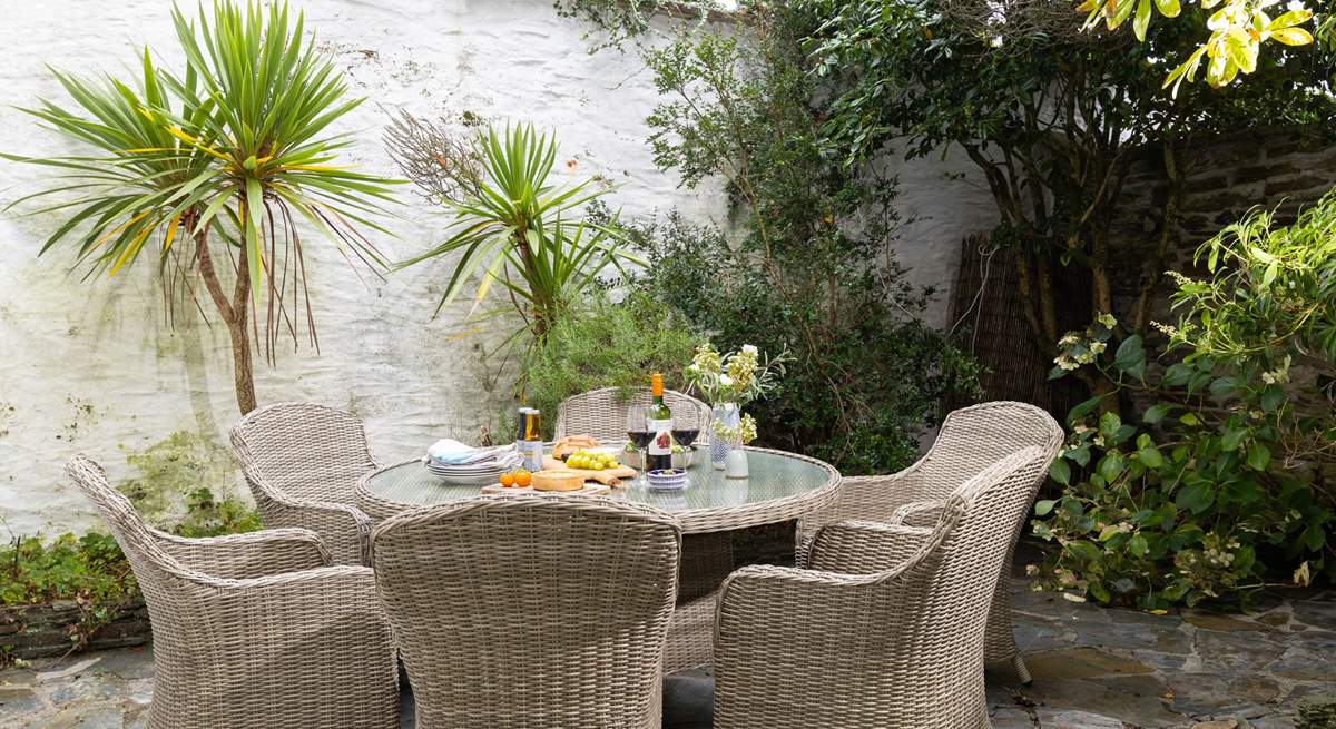 Enjoy al fresco dining in the pretty courtyard. 