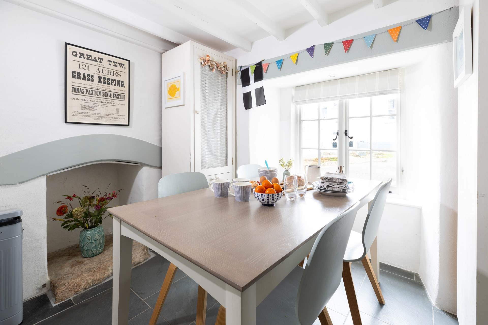 Plenty of room for all around the table.