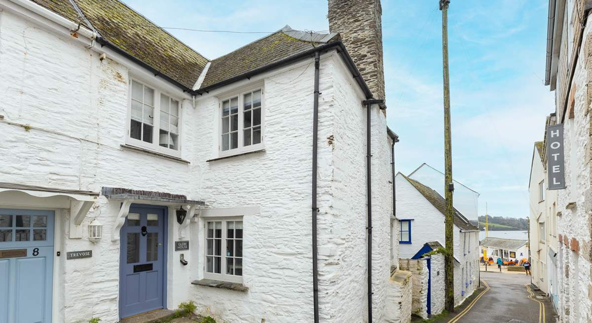 Welcome to Glebe House, perfectly positioned just a hop, skip and a jump away from the harbourside of pretty St Mawes.