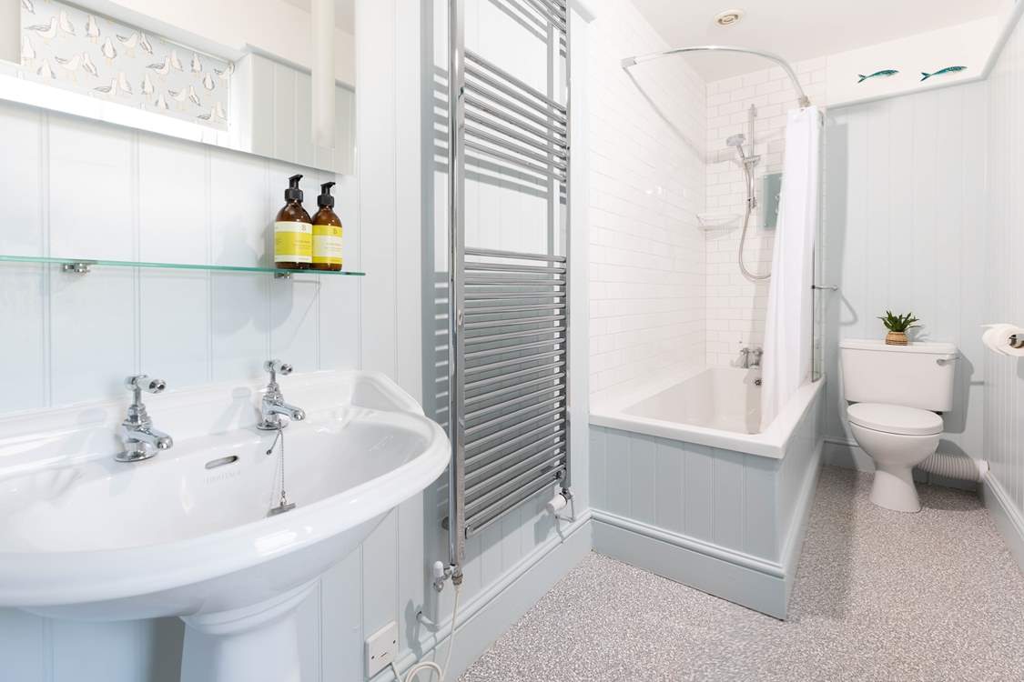 Take a soak in the bath and relax whilst on holiday.