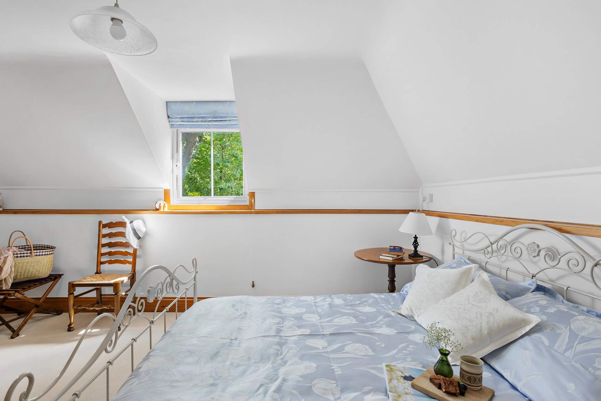 Beautiful views over the garden.