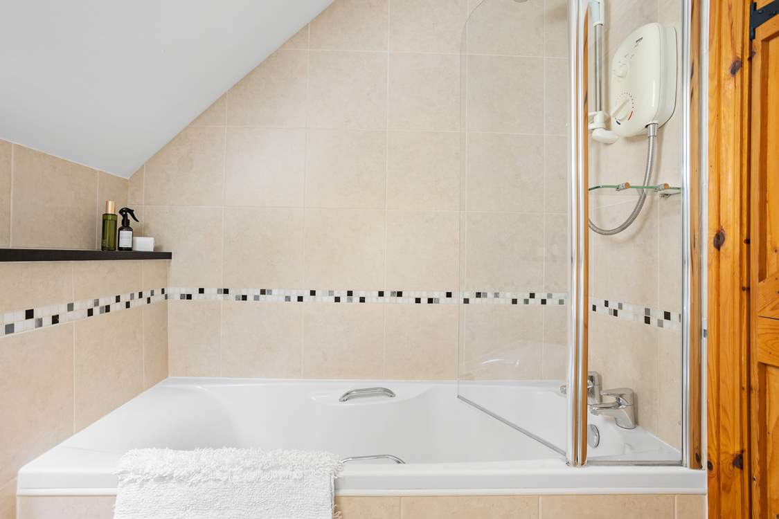 Leisurely holiday soaks can be enjoyed in the bath or there's a shower to set you up for the day.