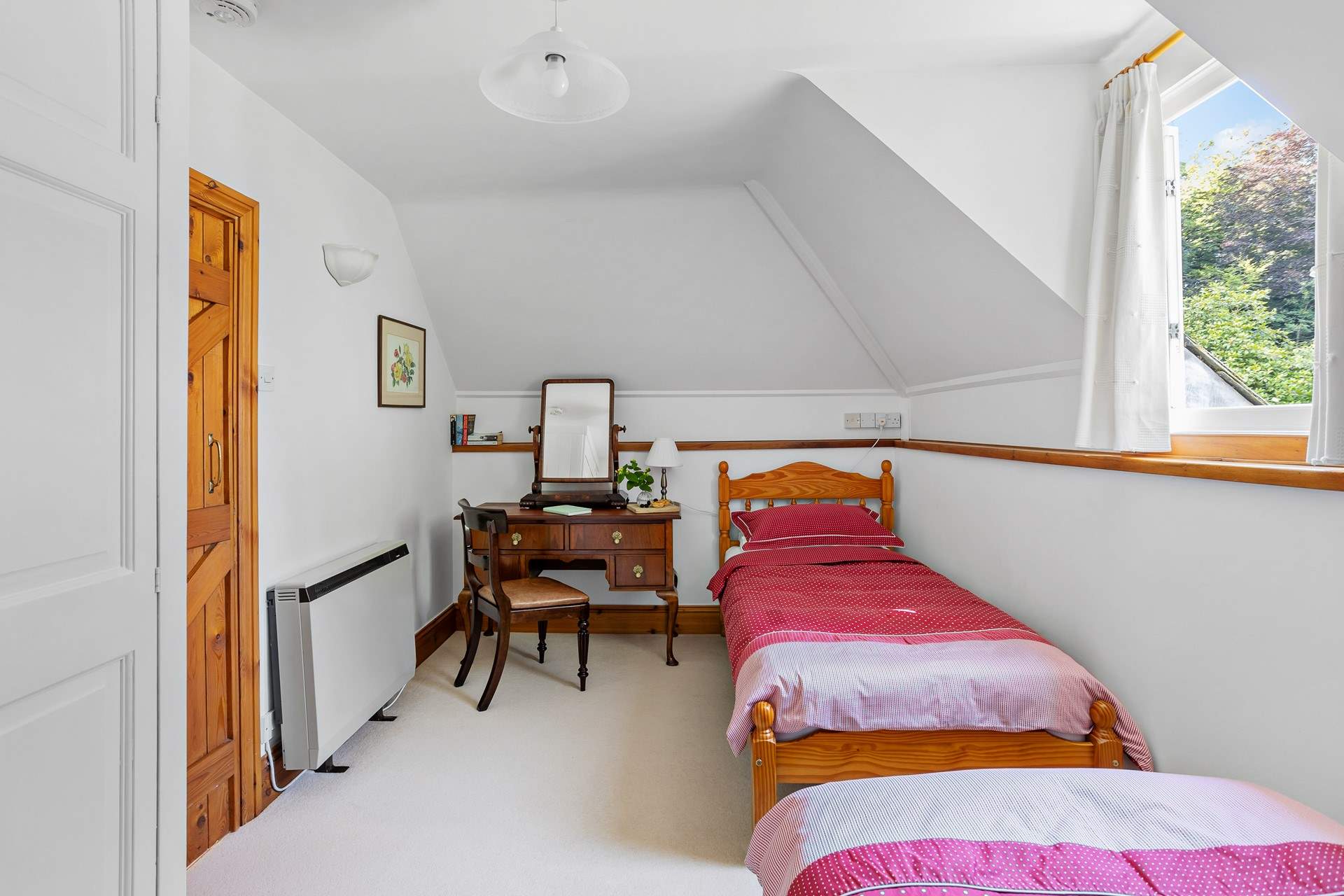 The pretty twin room.