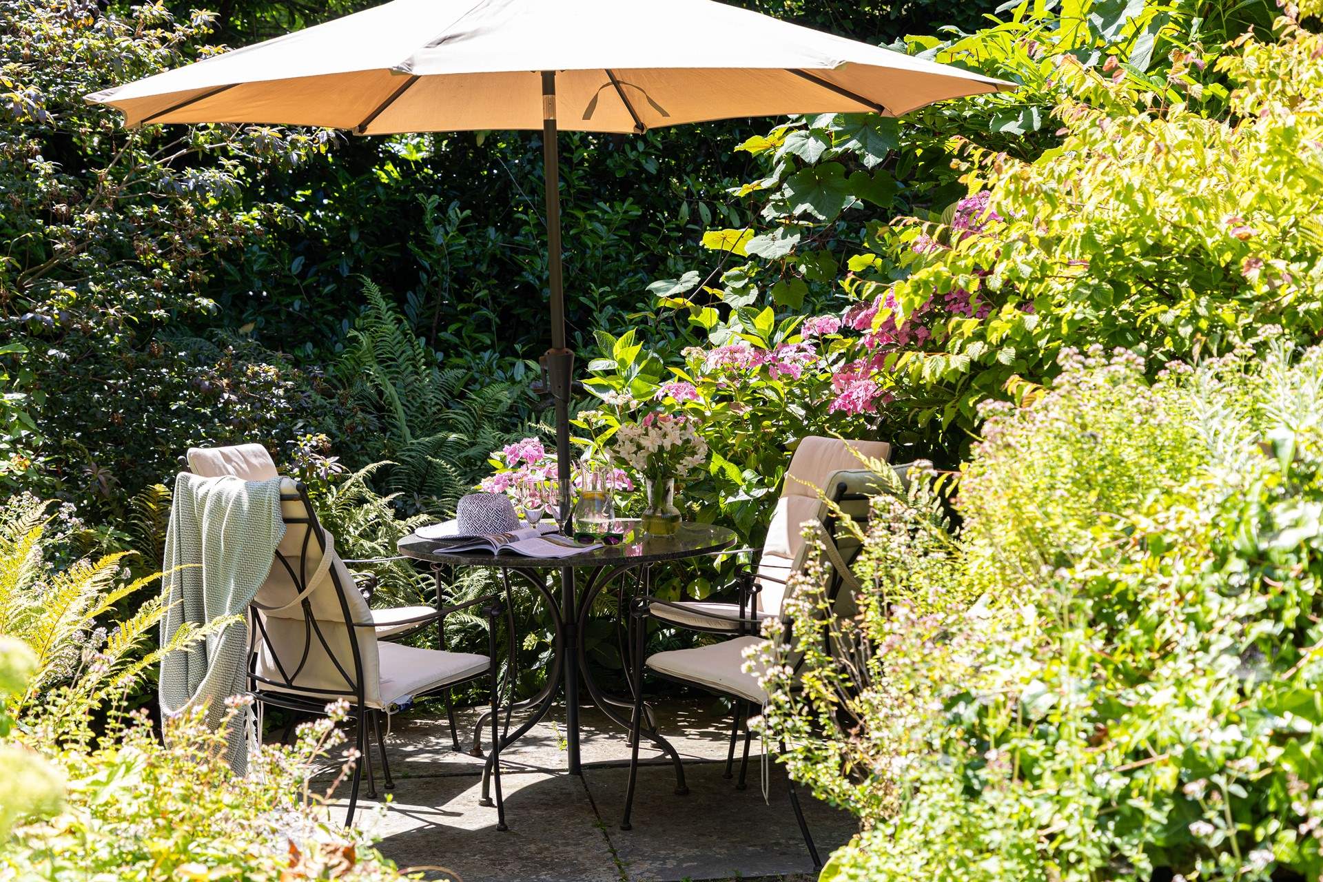 The perfect spot for leisurely holiday meals.