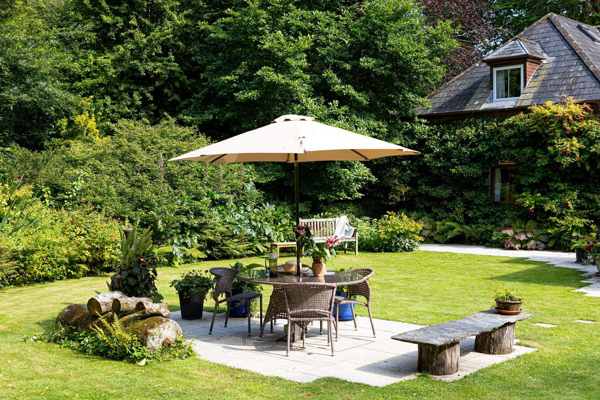 Perfect for enjoying al fresco dining.