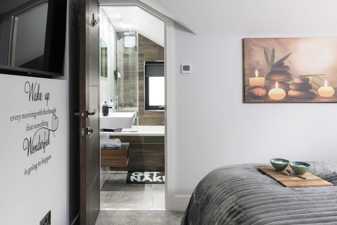 Straight through to the en suite with a rainfall shower over the bath.