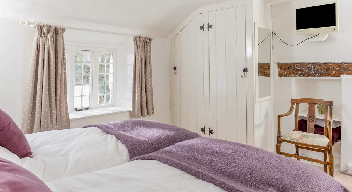 This bedroom has 'zip and link' beds to give flexibility to your party (bedroom 3). 