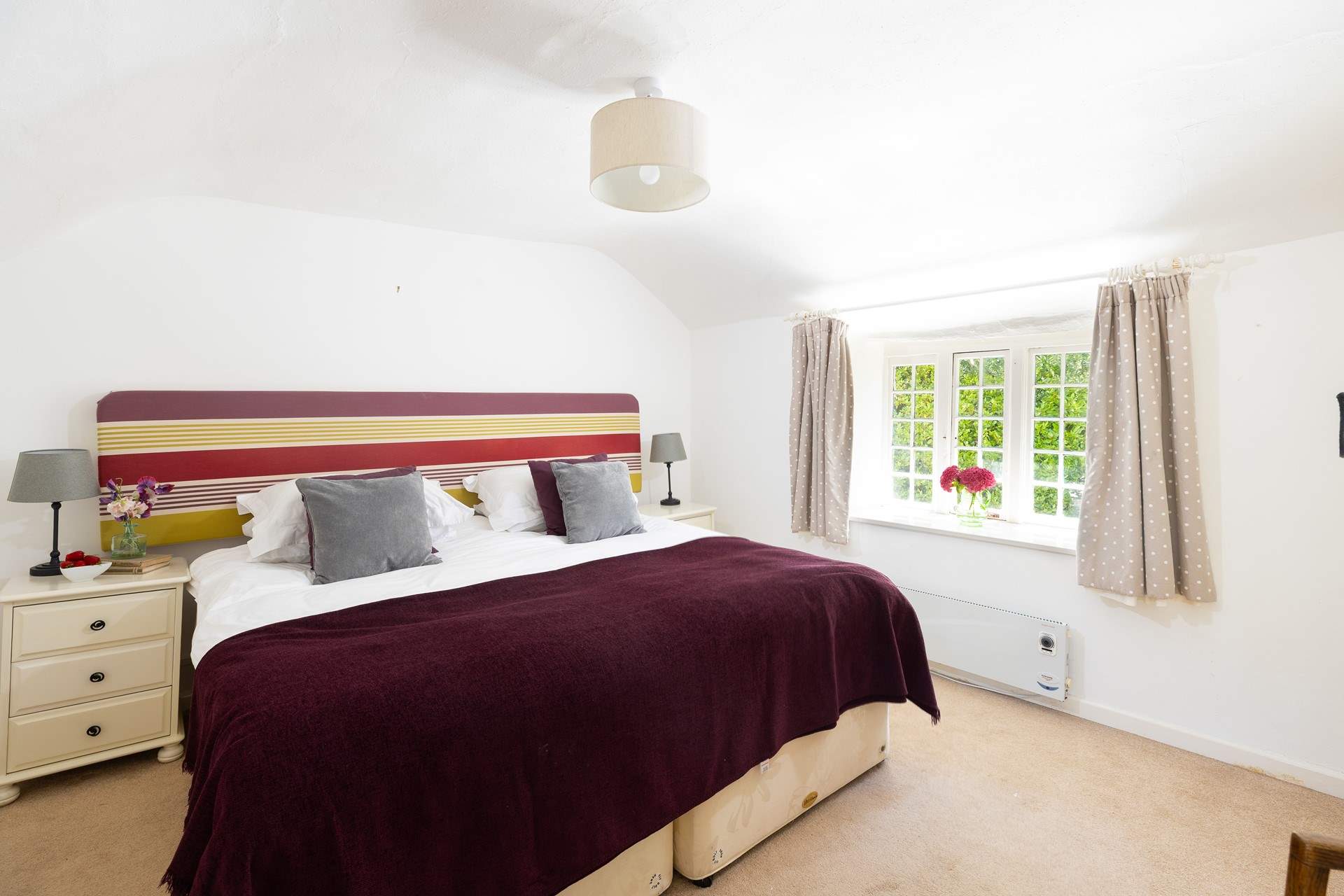 This bedroom has 'zip and link' beds to give flexibility to your party (bedroom 3). 