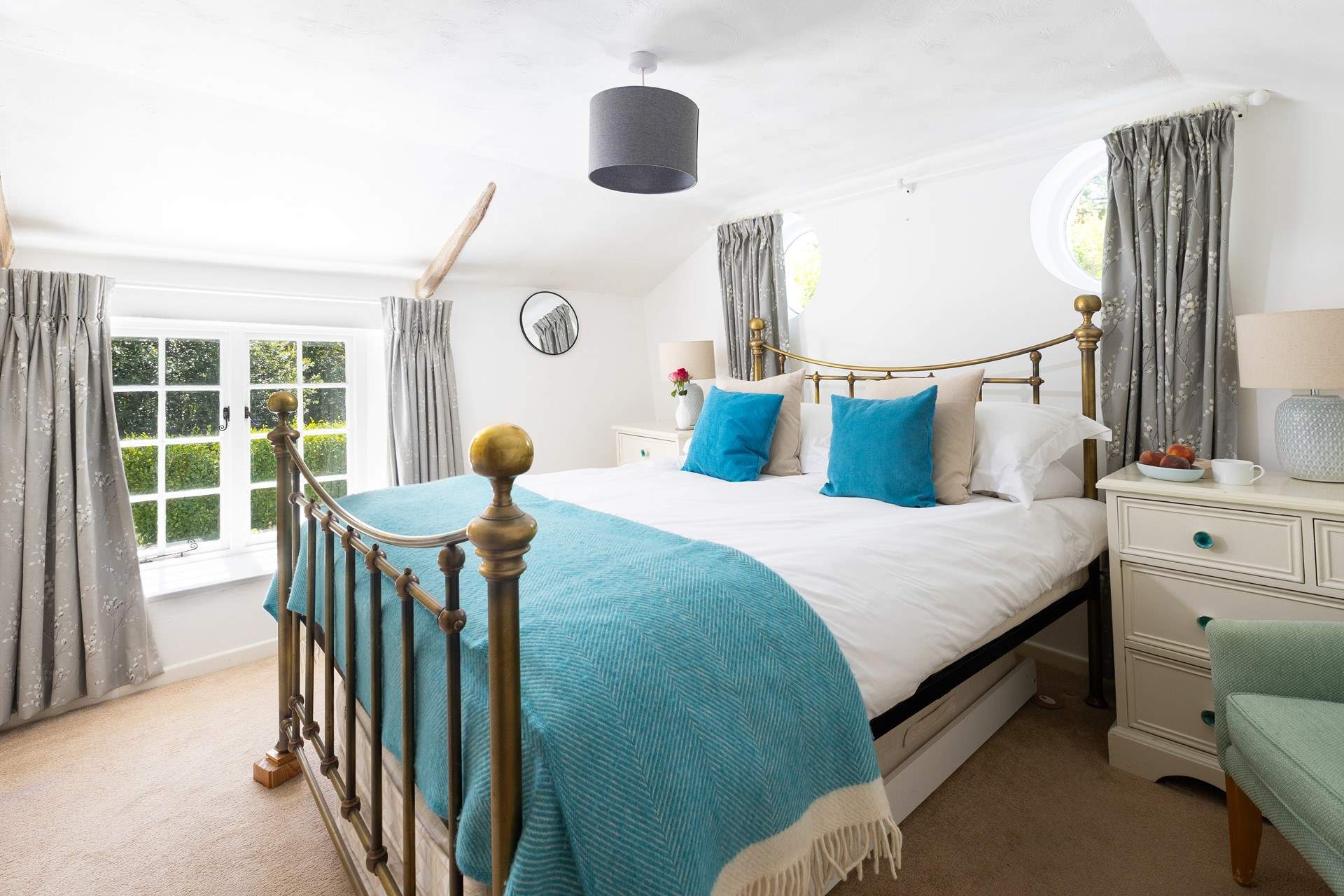 Pretty views from your king size bed out over the trees, maybe you might hear the hoot of an owl. 