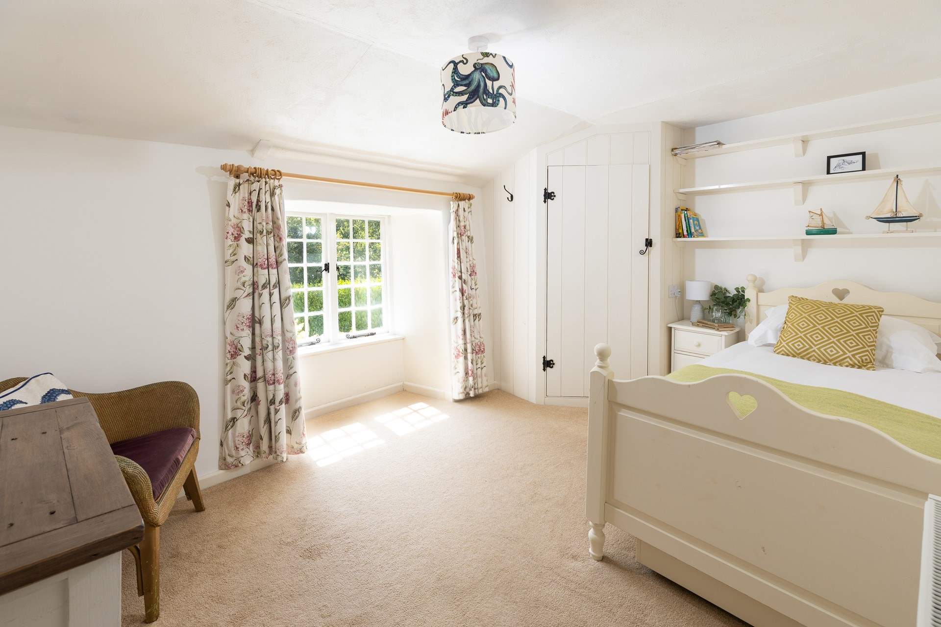 The cute single bedroom (bedroom 4). 