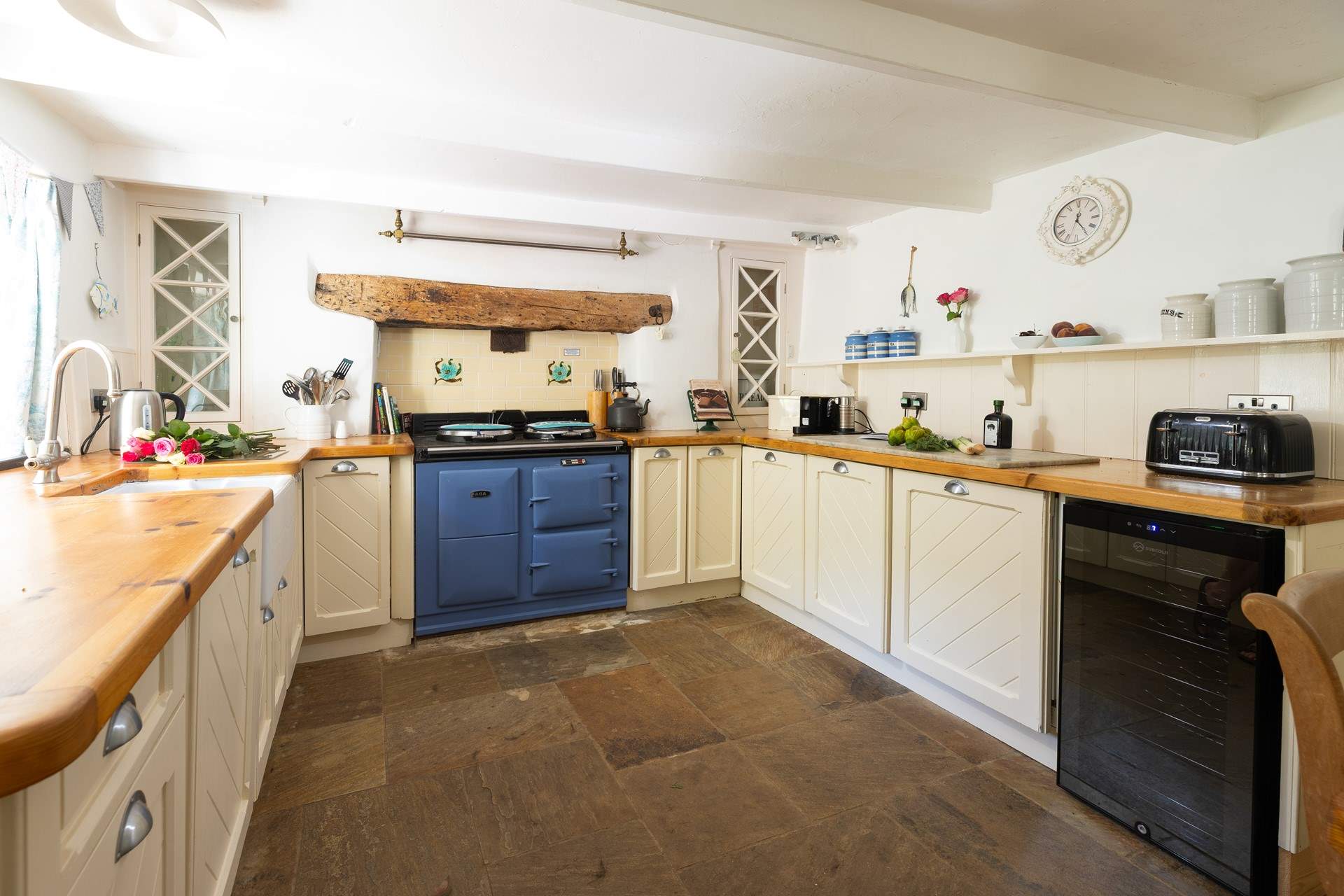 The kitchen has an electric Aga for cooking those yummy holiday meals. 