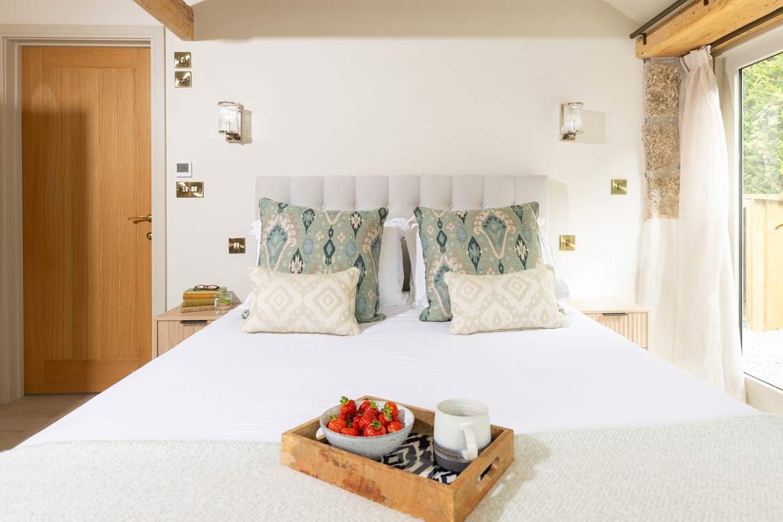 Luxurious crisp white linens on the sumptuous king-size bed.