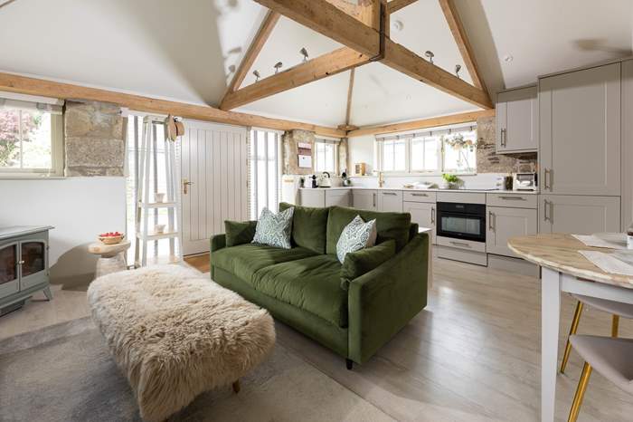 The Barton is a 1 bedroom, dog friendly cottage near the sea near Truro, Cornwall.