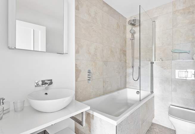 Indulge in leisurely holiday soaks in the en suite bathroom.