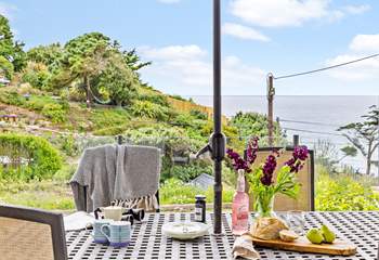 Sit back, relax and enjoy your stay in Portwrinkle.