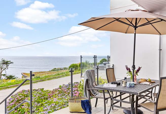 Come and enjoy life beside the seaside at Kittiwake.