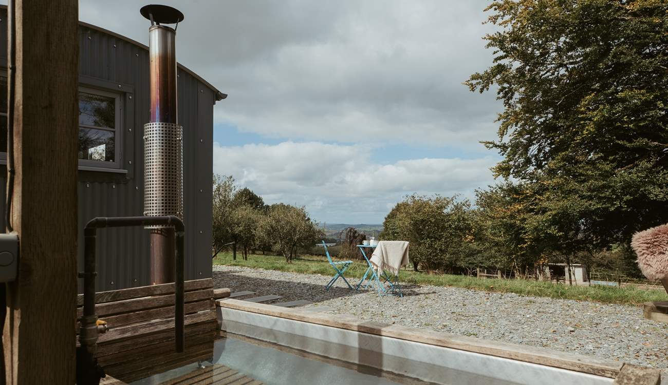 Enjoy a dip in the wood-fired bathtub.