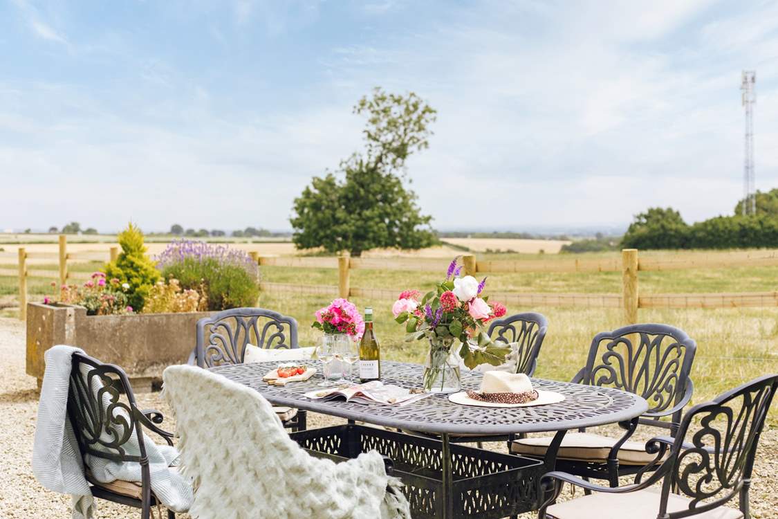 What a beautiful spot for an evening meal!