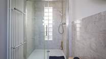 Plenty of space for a refreshing shower here. 