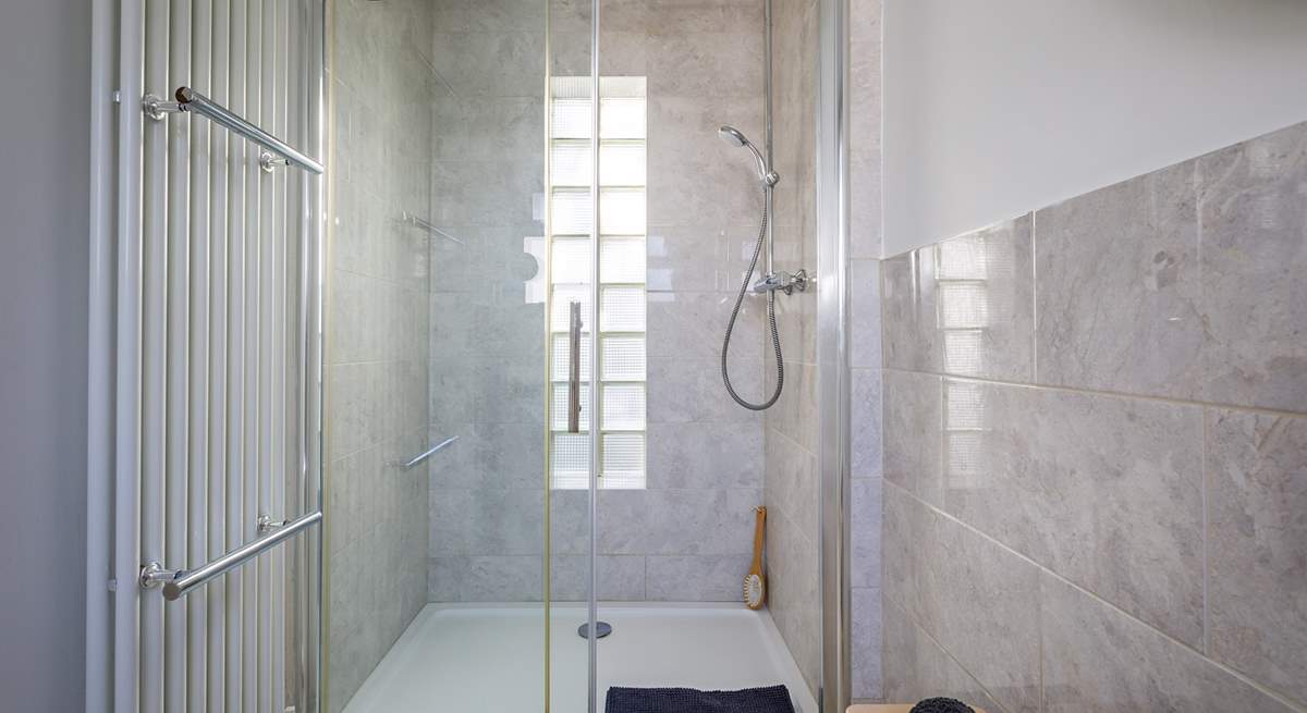 Plenty of space for a refreshing shower here. 