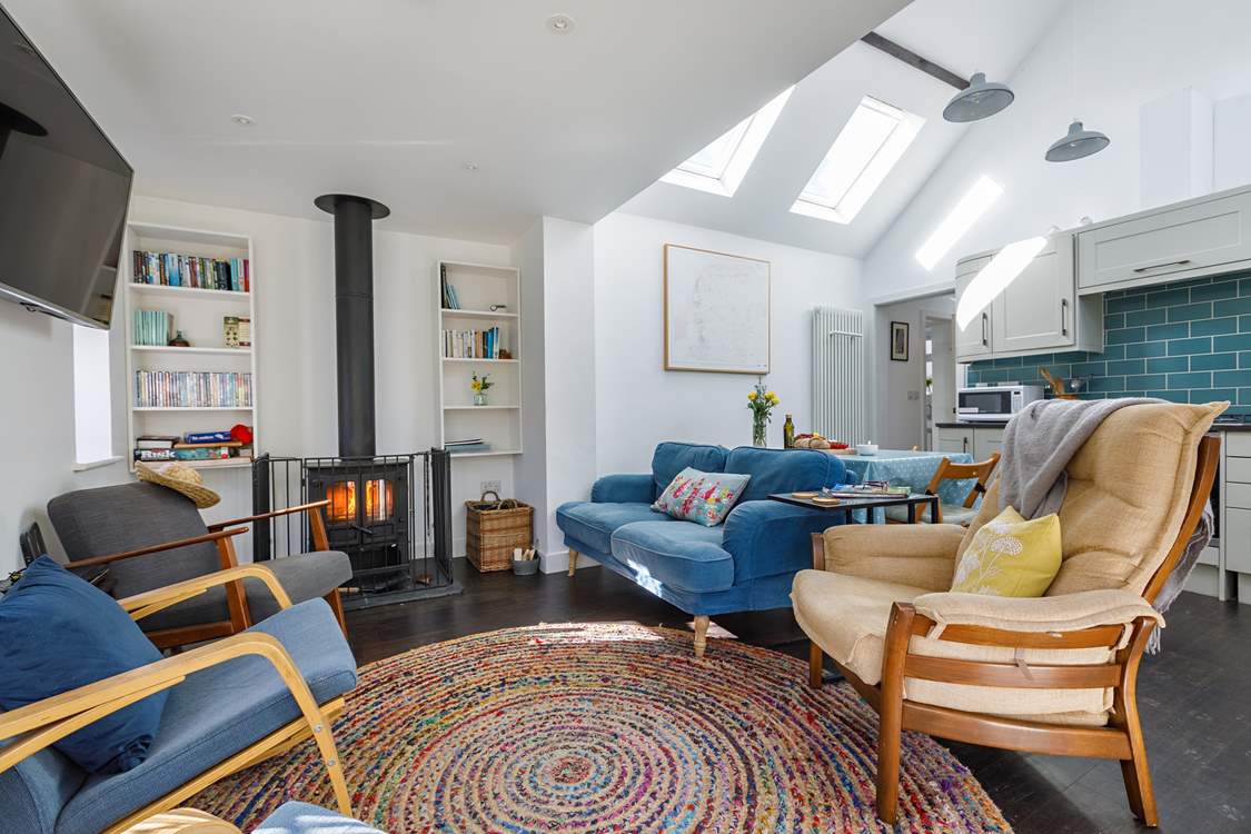 Chat about the adventures of the day in the cosy living space. Willow Cottage is the ideal getaway at any time of year.