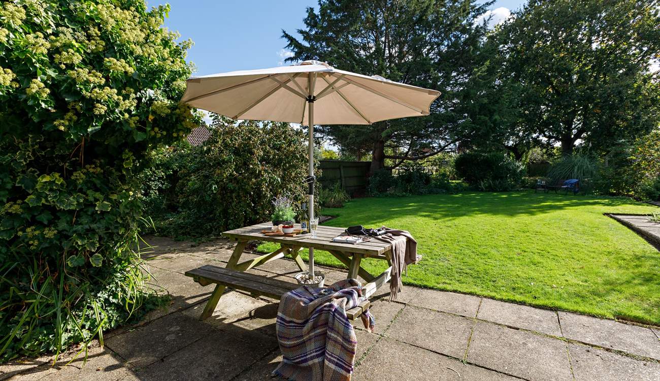 The garden is ideal for children and the family dogs.