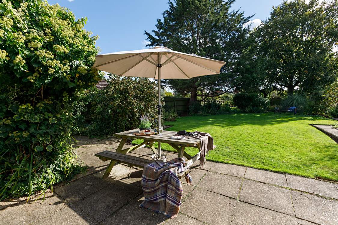 The garden is ideal for children and the family dogs.