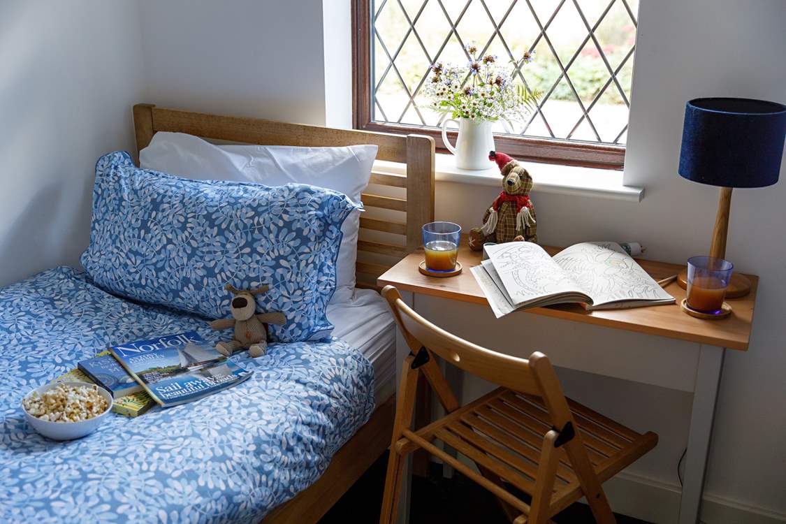 And there's a cute desk.