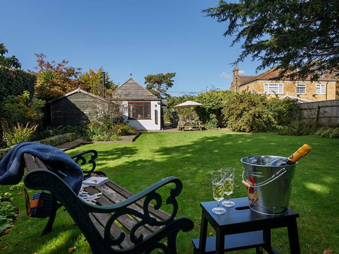 Willow Cottage, Sleeps 6 in Dersingham