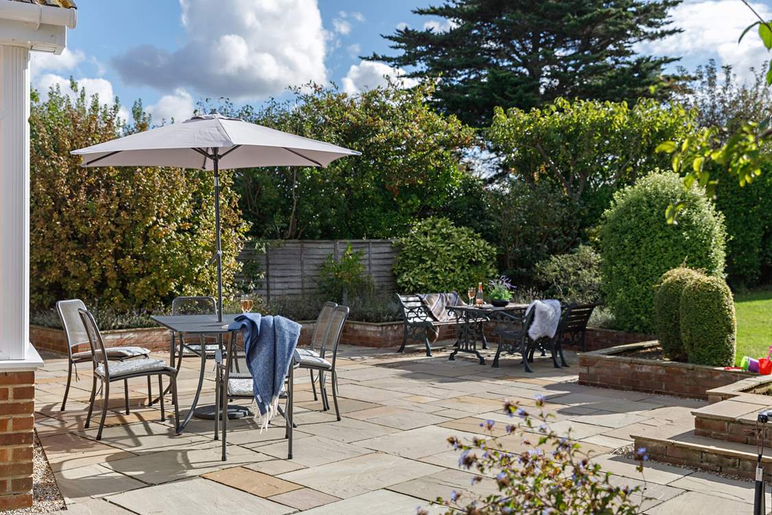 Al fresco dining, the perfect holiday pastime.