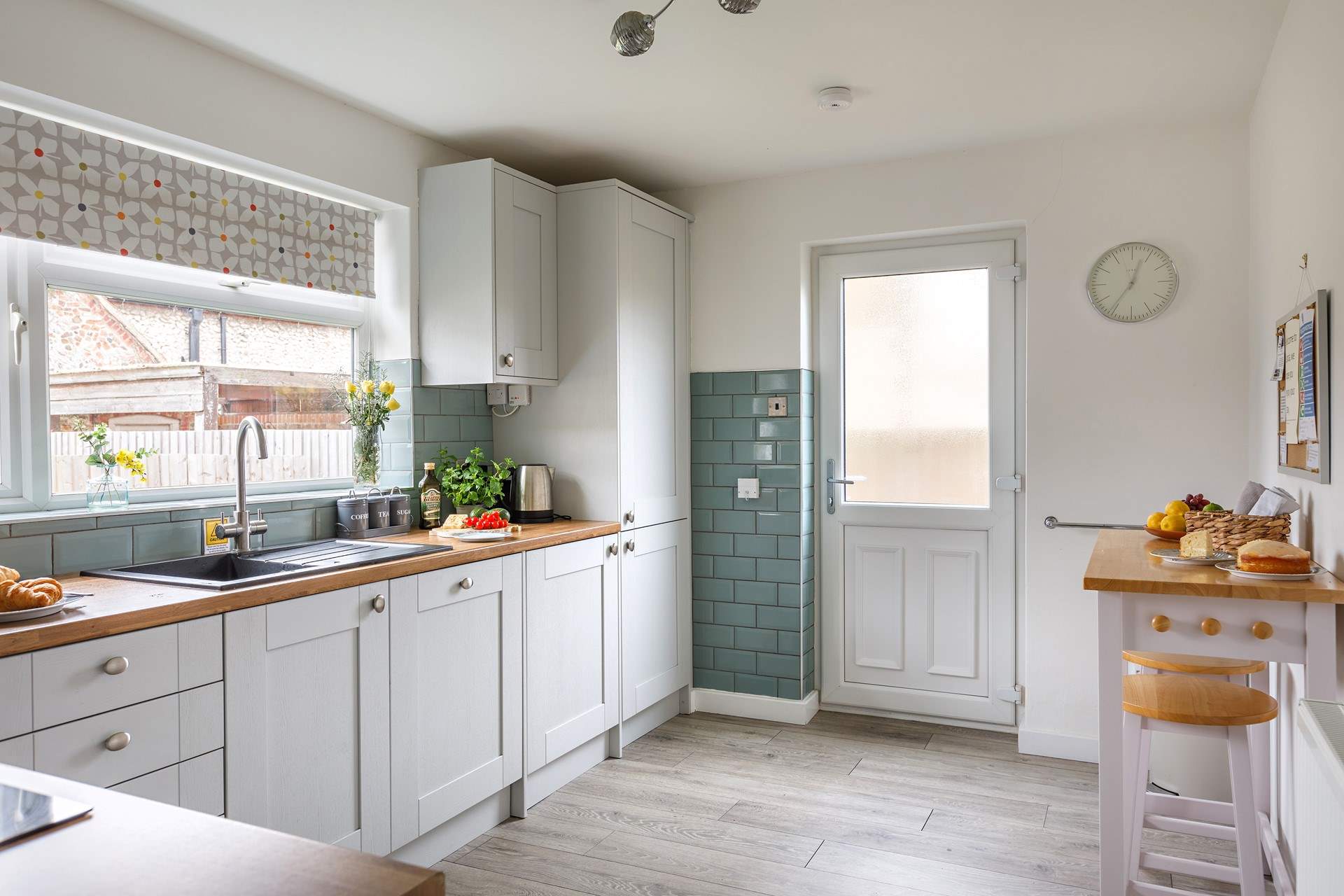 The kitchen has a handy breakfast-bar, perfect for perching whilst chatting with the chef. 