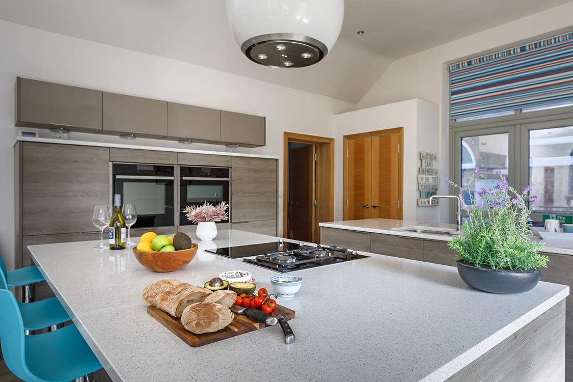 The kitchen-area has a handy island/breakfast-bar, perfect for chatting with the chef.