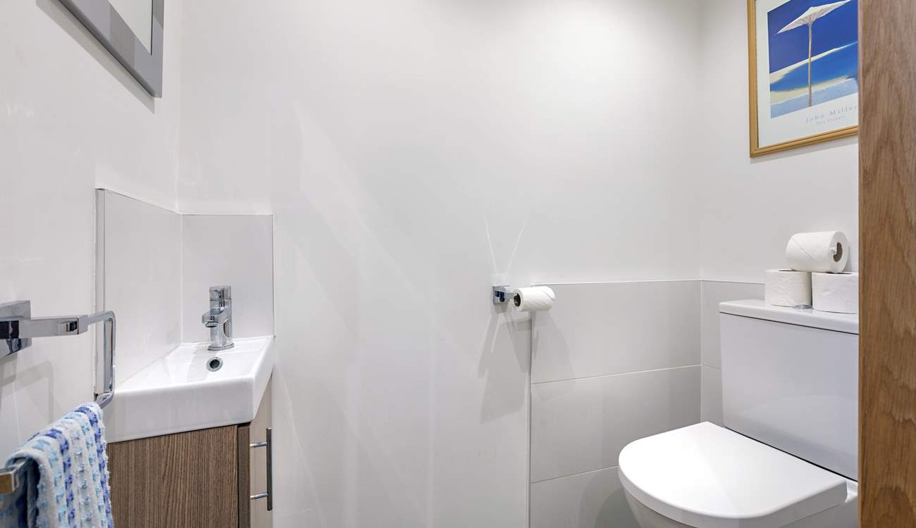 The convenient cloakroom. 