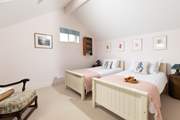 Such a lovely bedroom (bedroom 3).