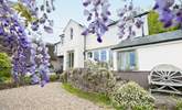 Condurro House is quite magnificent, semi-detached to a pretty thatched cottage.  - Thumbnail Image