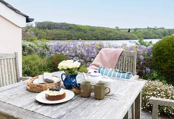 The outside area has such a wonderful outlook. 