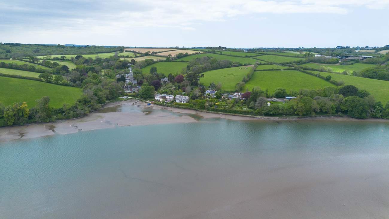 Set on the banks of the creek, what an idyllic spot.