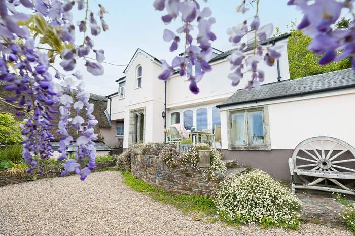 Condurro House is a 3 bedroom, dog friendly cottage with sea views near Portscatho.